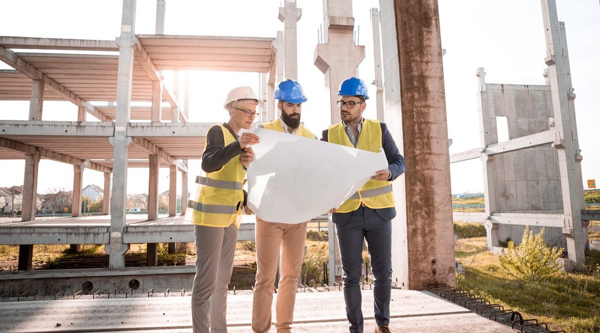 Arquitetos frente à construção, qual a urgência de estar nas obras!