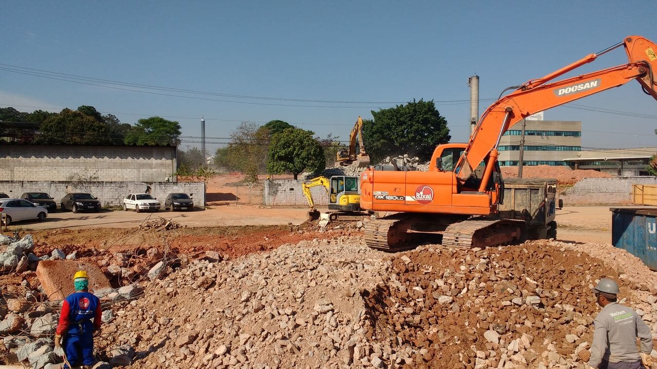 Demolição e Terraplanagem!